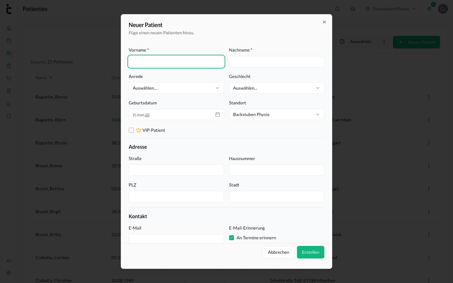 Der Dialog „Neuer Patient“ mit Stammdaten, Adresse, Kontakt und Versicherungsangaben.